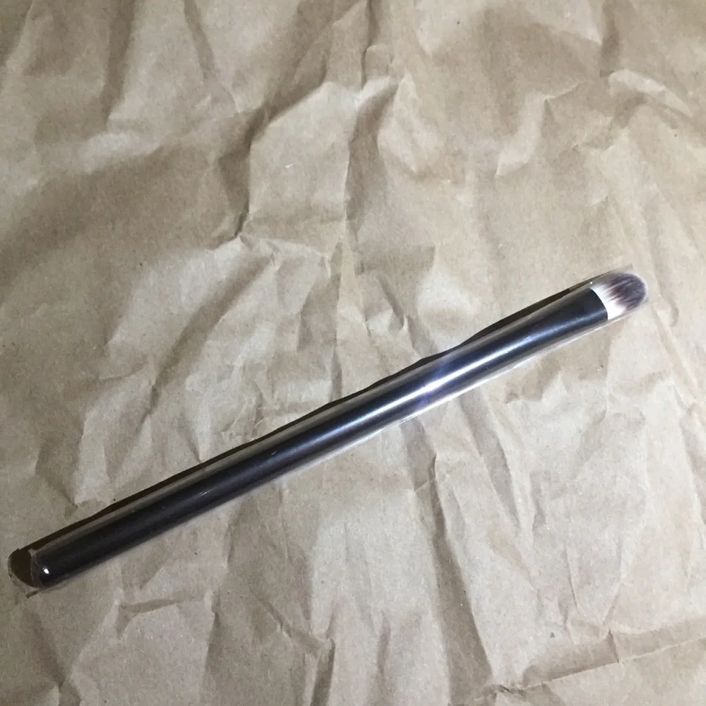 Hourglass concealer brush